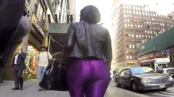 Grasa enorme trasero en apretado spandex chica oscura