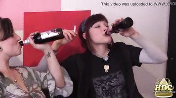 La promoción de Drunk Punk Girls con Anna & Joleena