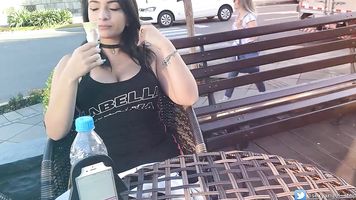 Safada Gozando em Publico com brinquedo interativo Public female orgasm interactive dildo girl with remote vibe outside