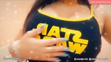 SAFADA NO PROVADOR DE ROUPAS CHICA PÚBLICO VESTUARIO BURLAS REINA