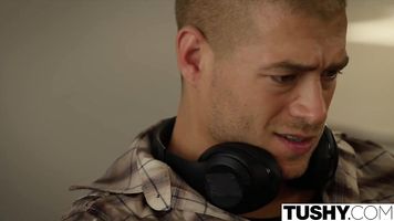 TUSHY Primer Assfuck Para Traviesa Hermanastra Harley Jade