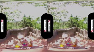 VR Cosplay X Susy Gala Luchando Contigo Con Su Botín VR porno