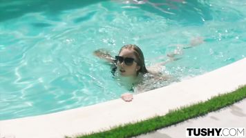 TUSHY.com Escaparate de Características: Abigail Parte 2