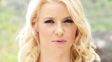 Anikka Albrite y Jada Stevens Culo a la mierda