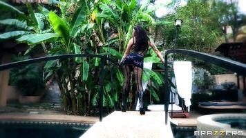 Nikita Denise está engrasada y lista para irse.